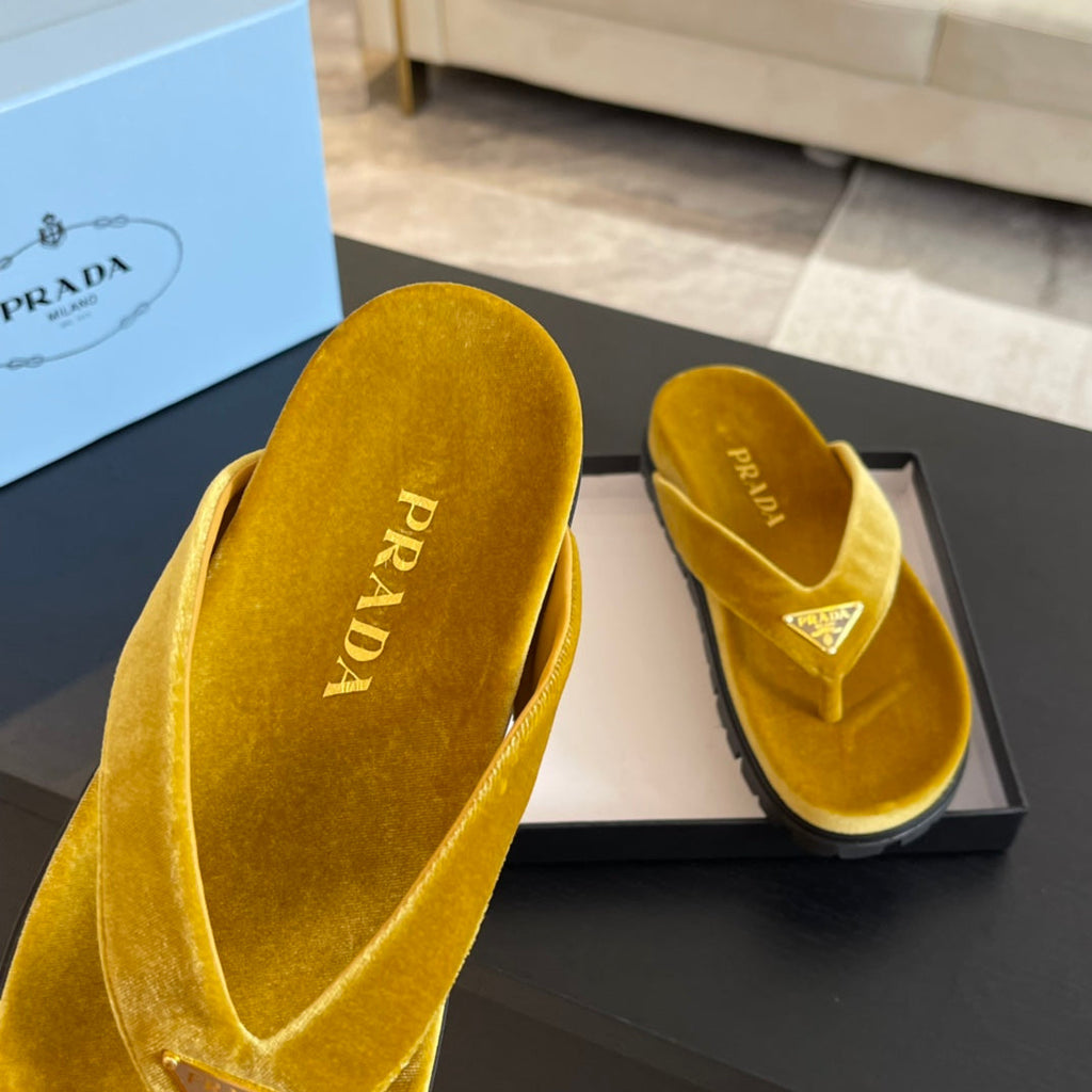 PRADA RUBBER THONG SANLS AMBER VELVET