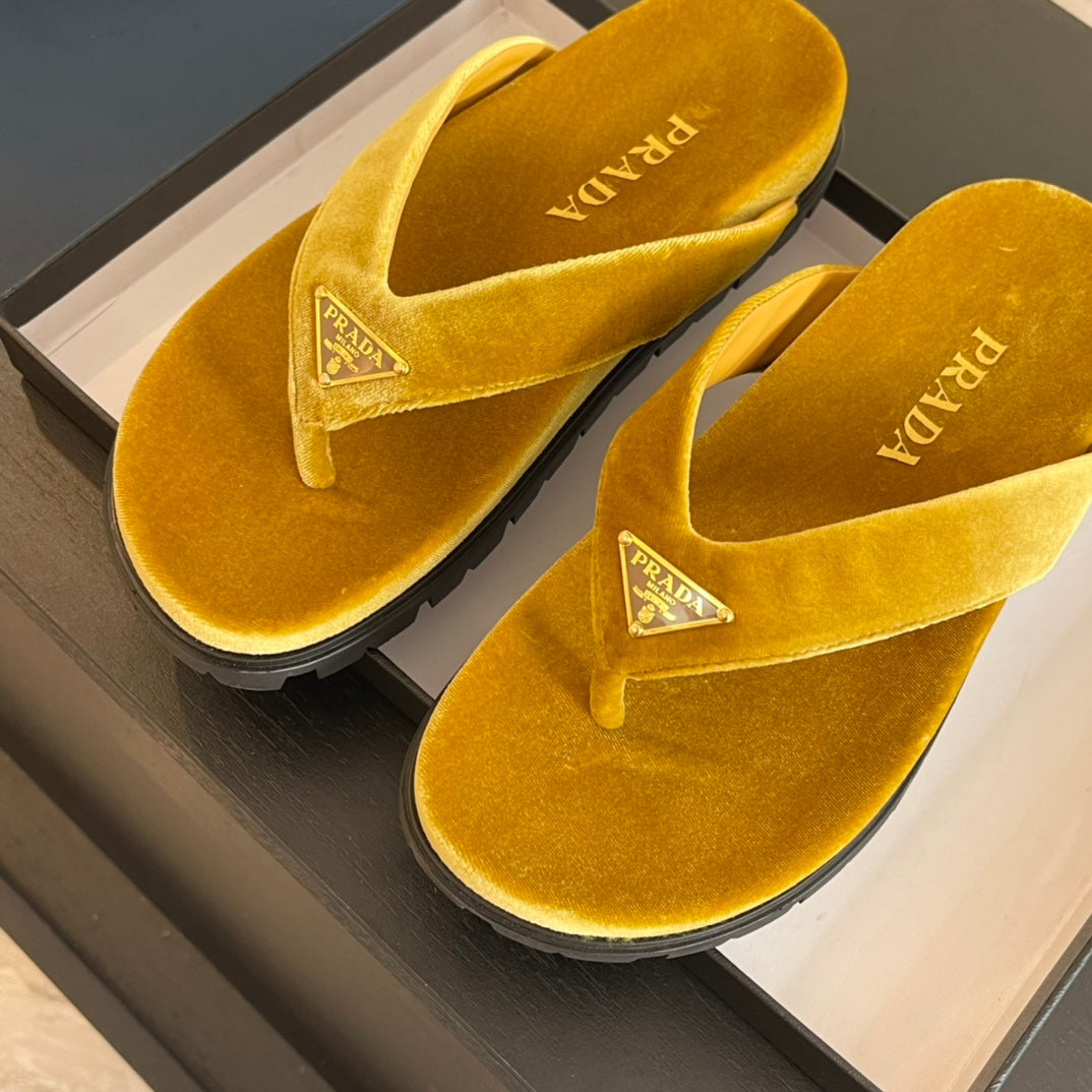 PRADA RUBBER THONG SANLS AMBER VELVET