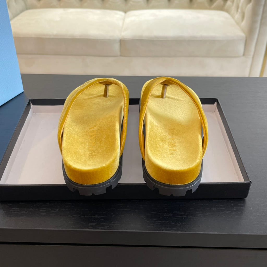 PRADA RUBBER THONG SANLS AMBER VELVET