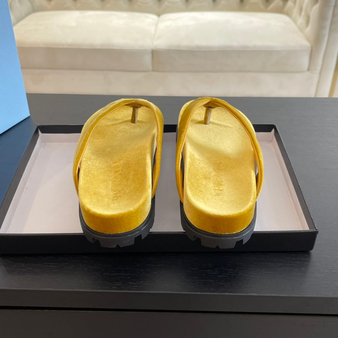 PRADA RUBBER THONG SANLS AMBER VELVET