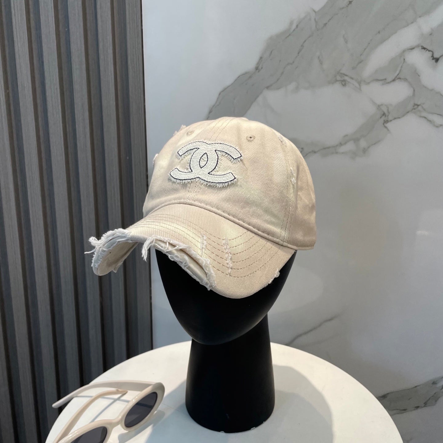 CHANEL BASEBALL HAT IN SMOOTH BEIGE JEAN 672994