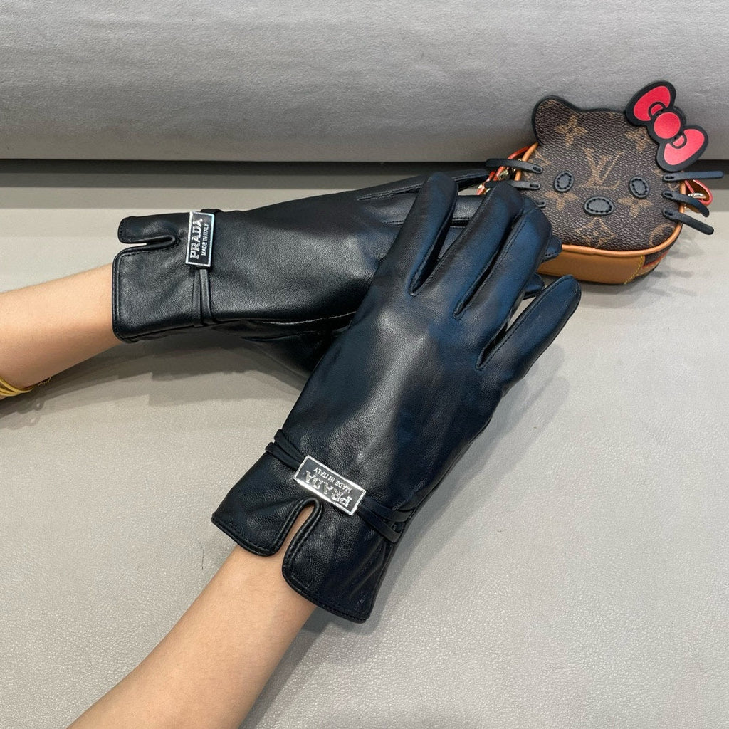 GUCCI TOUCHSCREEN GLOVES IN BLACK SHEEPSKIN 391498