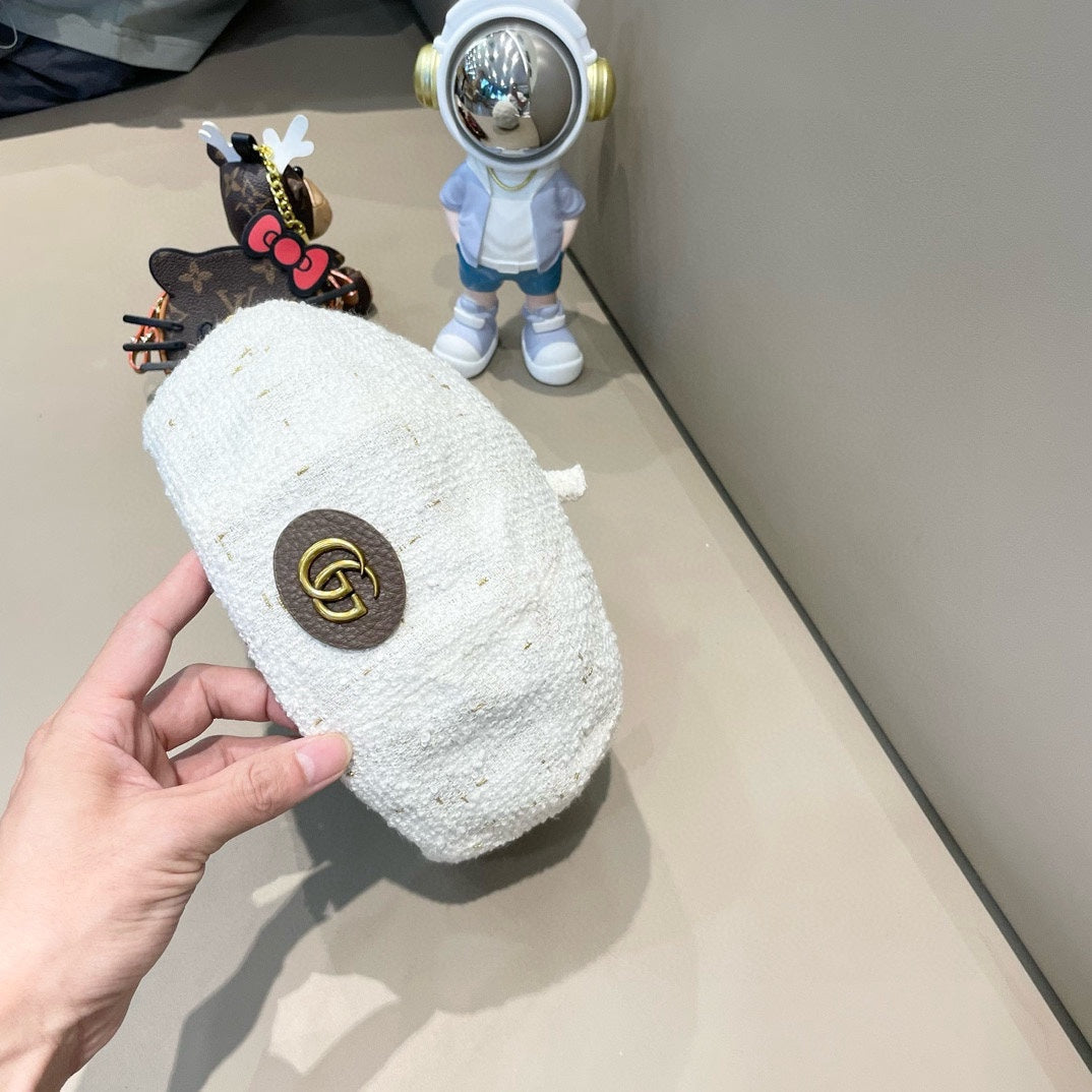 GUCCI BERRET HAT IN WHITE TWEED 394273