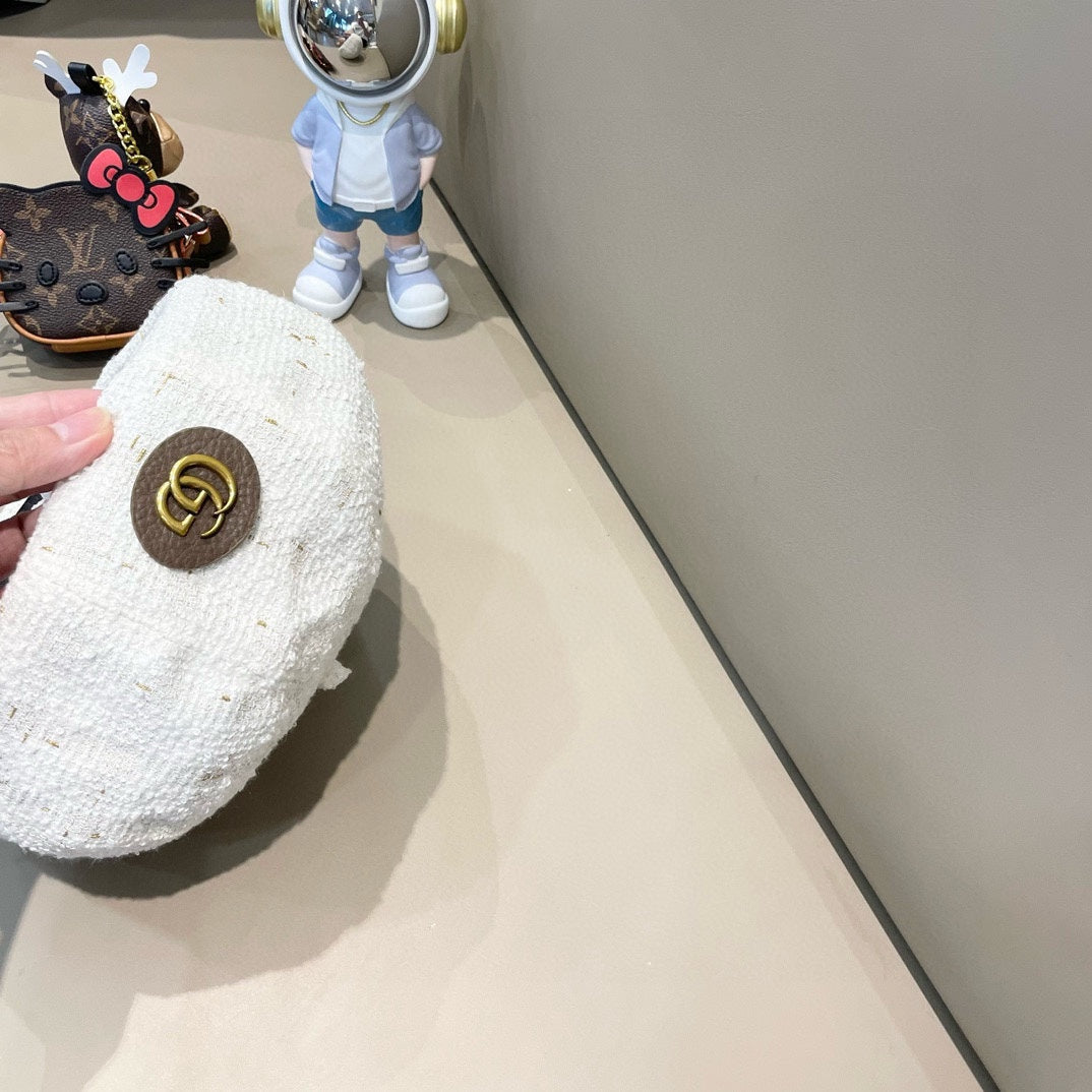 GUCCI BERRET HAT IN WHITE TWEED 394273