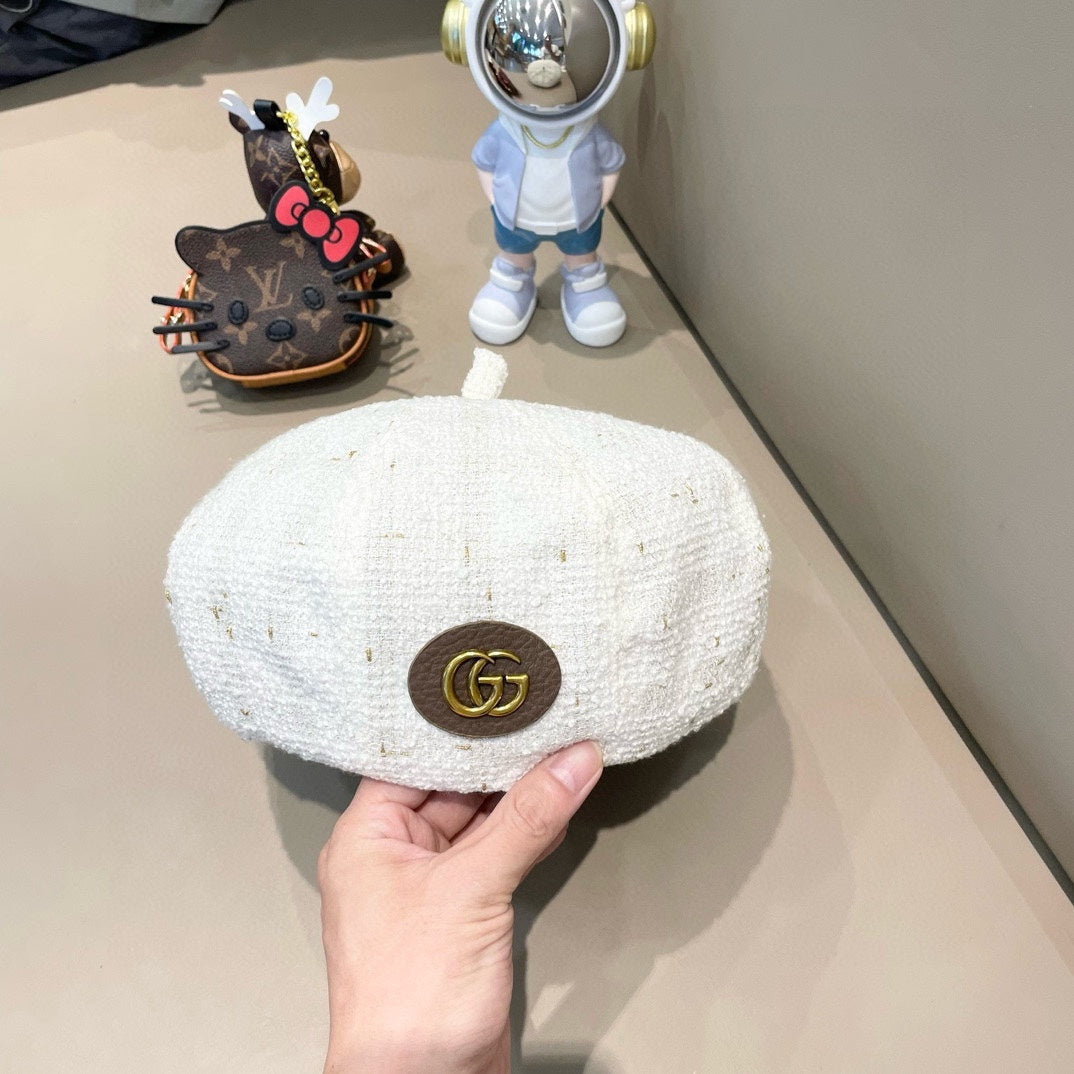 GUCCI BERRET HAT IN WHITE TWEED 394273
