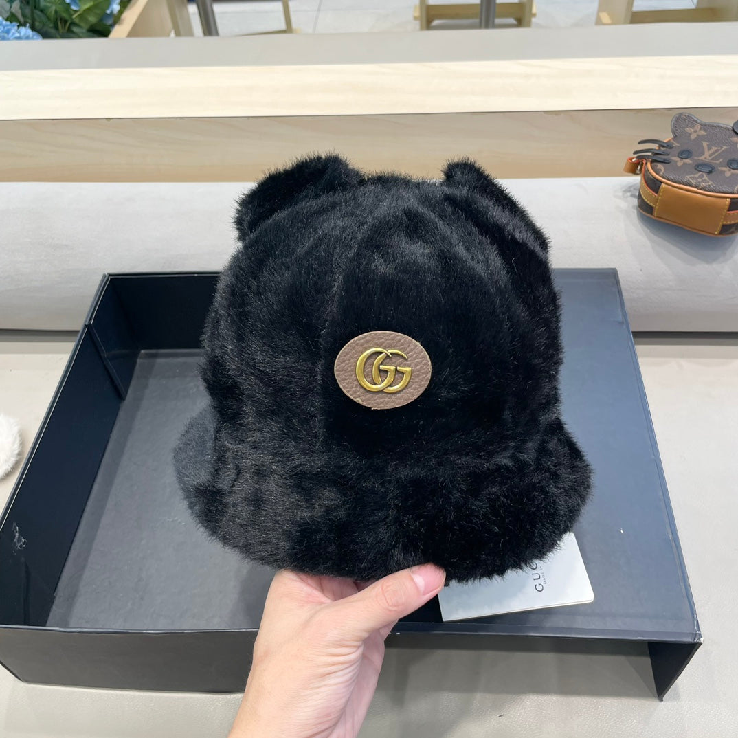 GUCCI BUCKET HAT IN BLACK FLEECE 397930