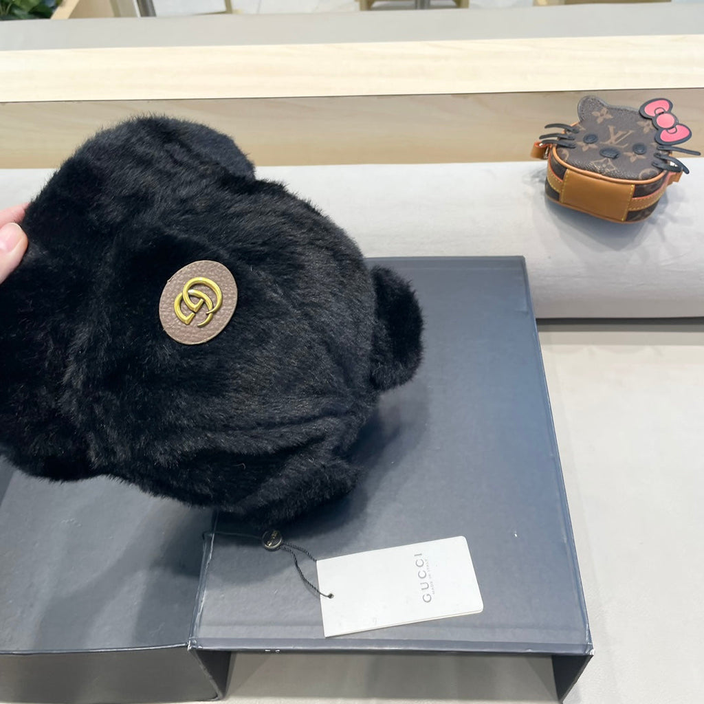GUCCI BUCKET HAT IN BLACK FLEECE 397930