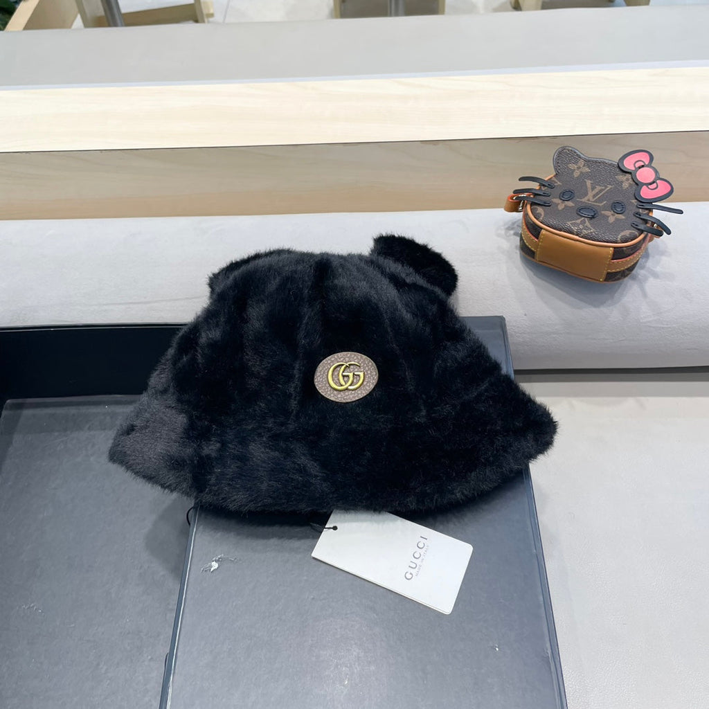 GUCCI BUCKET HAT IN BLACK FLEECE 397930