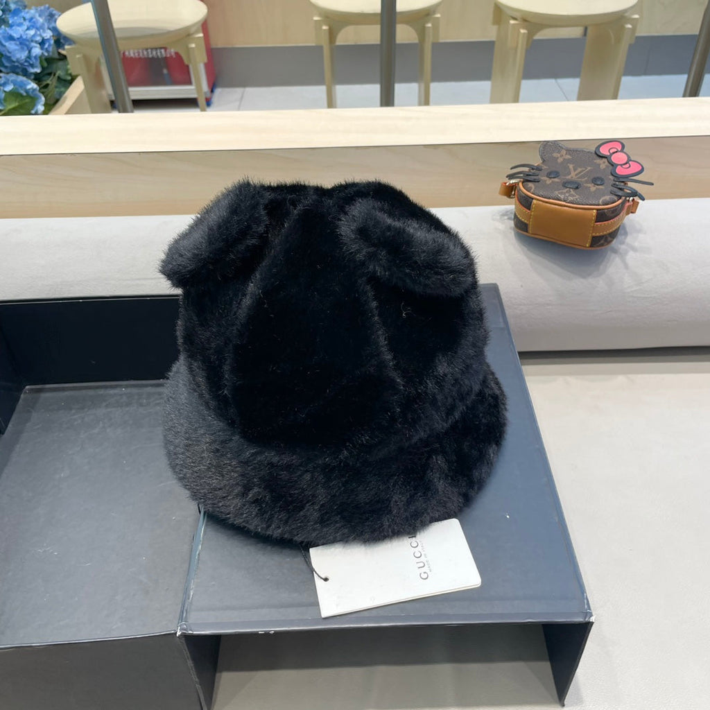 GUCCI BUCKET HAT IN BLACK FLEECE 397930