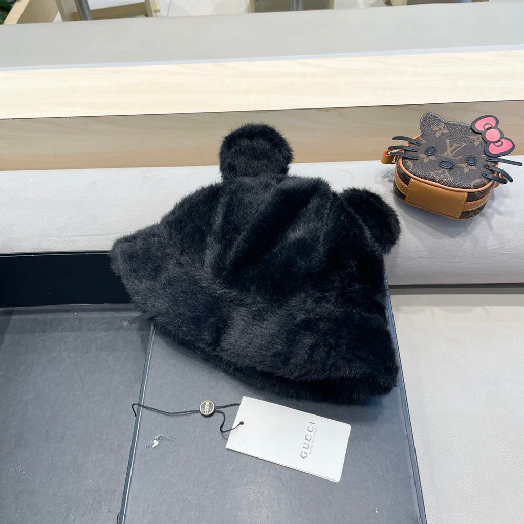GUCCI BUCKET HAT IN BLACK FLEECE 397930