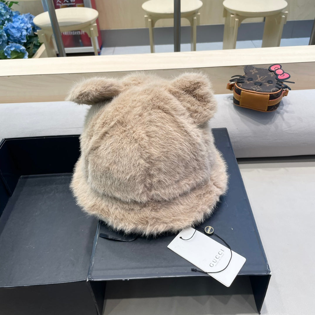 GUCCI BUCKET HAT IN CAMEL BEIGE FLEECE 397931