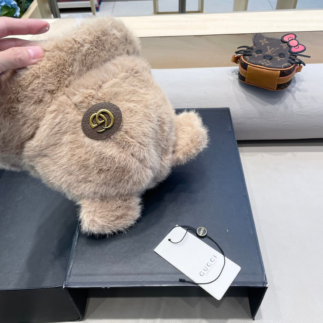 GUCCI BUCKET HAT IN CAMEL BEIGE FLEECE 397931