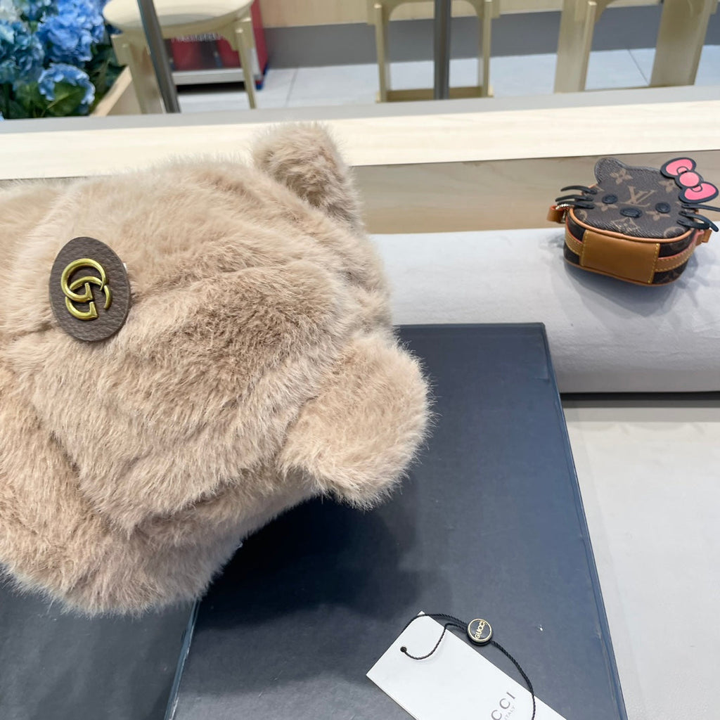 GUCCI BUCKET HAT IN CAMEL BEIGE FLEECE 397931