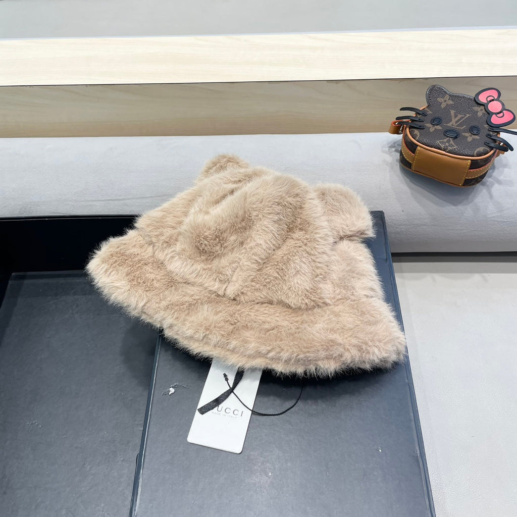 GUCCI BUCKET HAT IN CAMEL BEIGE FLEECE 397931