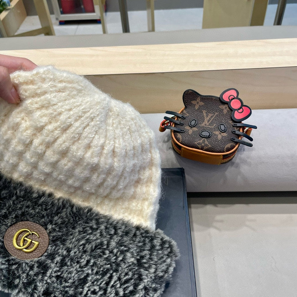 GUCCI BEANIE HAT IN WHITE WOOL AND FLEECE 399546