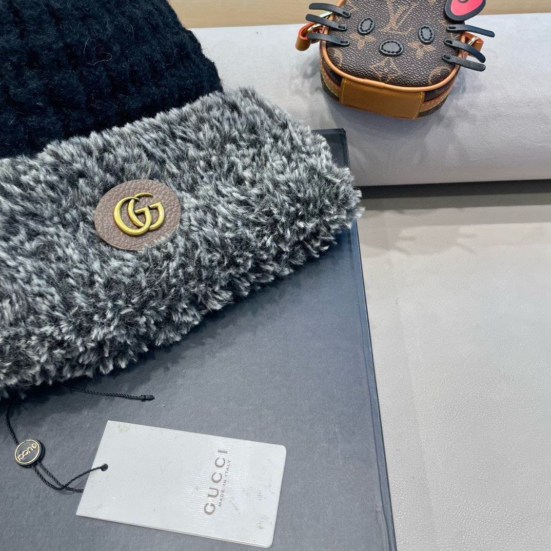 GUCCI BEANIE HAT IN BLACK WOOL AND FLEECE 399548