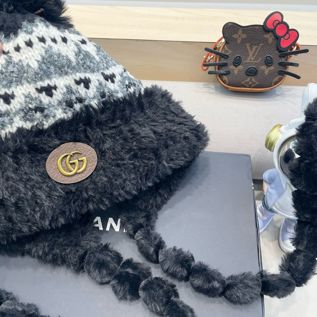 GUCCI BEANIE HAT IN COLORFUL WOOL 400957