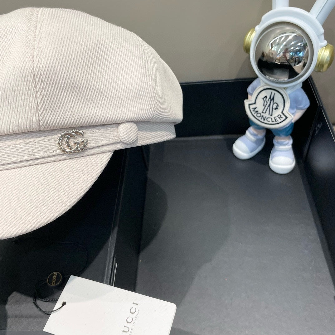 GUCCI BAKER BOY CAP IN WHITE FABRIC 400797