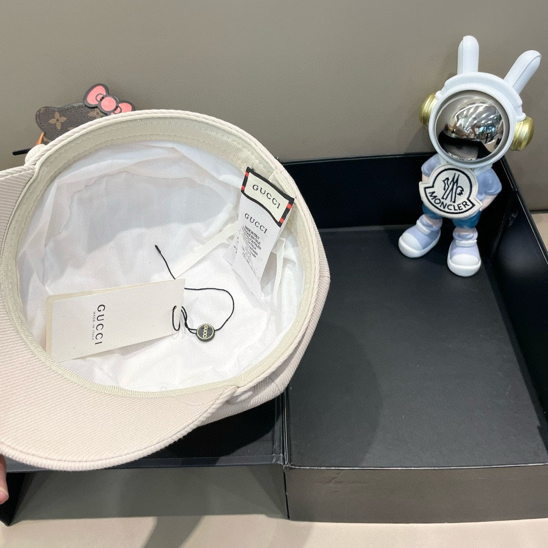 GUCCI BAKER BOY CAP IN WHITE FABRIC 400797