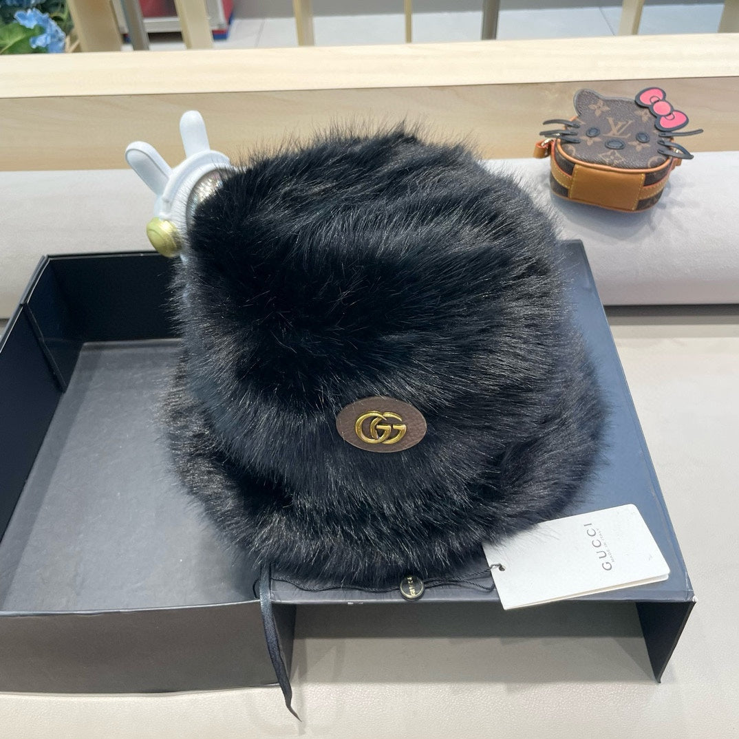 GUCCI BUCKET HAT IN BLACK FOX FUR 404752