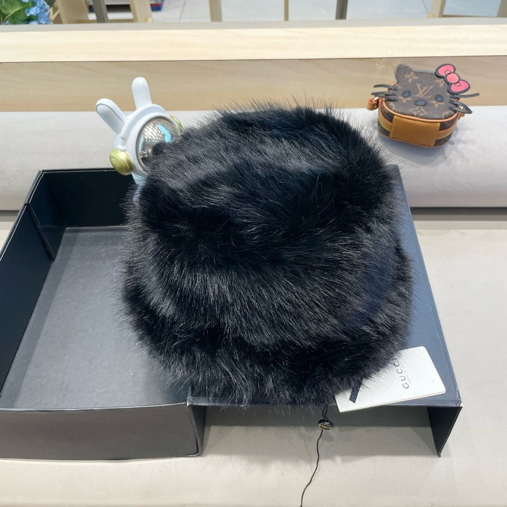 GUCCI BUCKET HAT IN BLACK FOX FUR 404752
