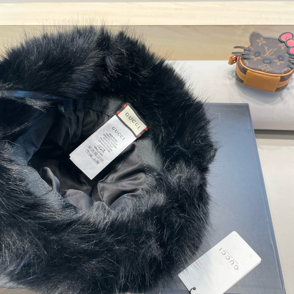 GUCCI BUCKET HAT IN BLACK FOX FUR 404752