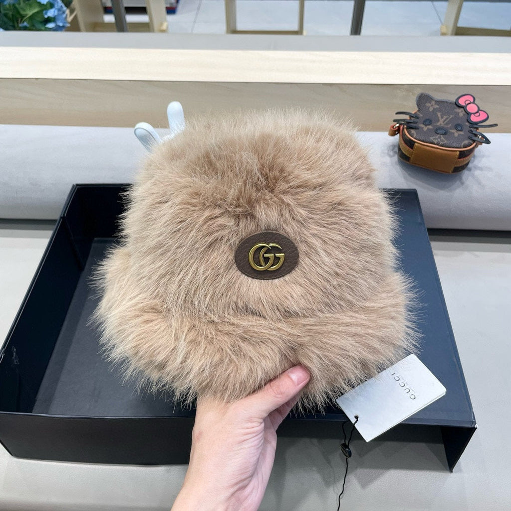 GUCCI BUCKET HAT IN CAMEL BEIGE FOX FUR 404751