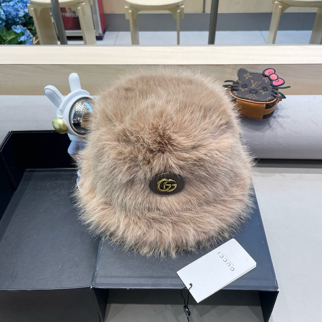 GUCCI BUCKET HAT IN CAMEL BEIGE FOX FUR 404751