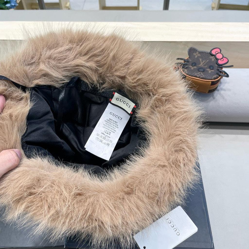 GUCCI BUCKET HAT IN CAMEL BEIGE FOX FUR 404751