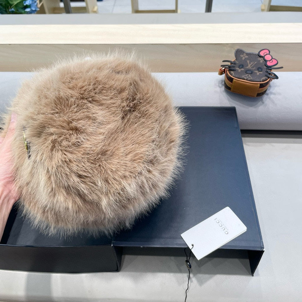 GUCCI BUCKET HAT IN CAMEL BEIGE FOX FUR 404751