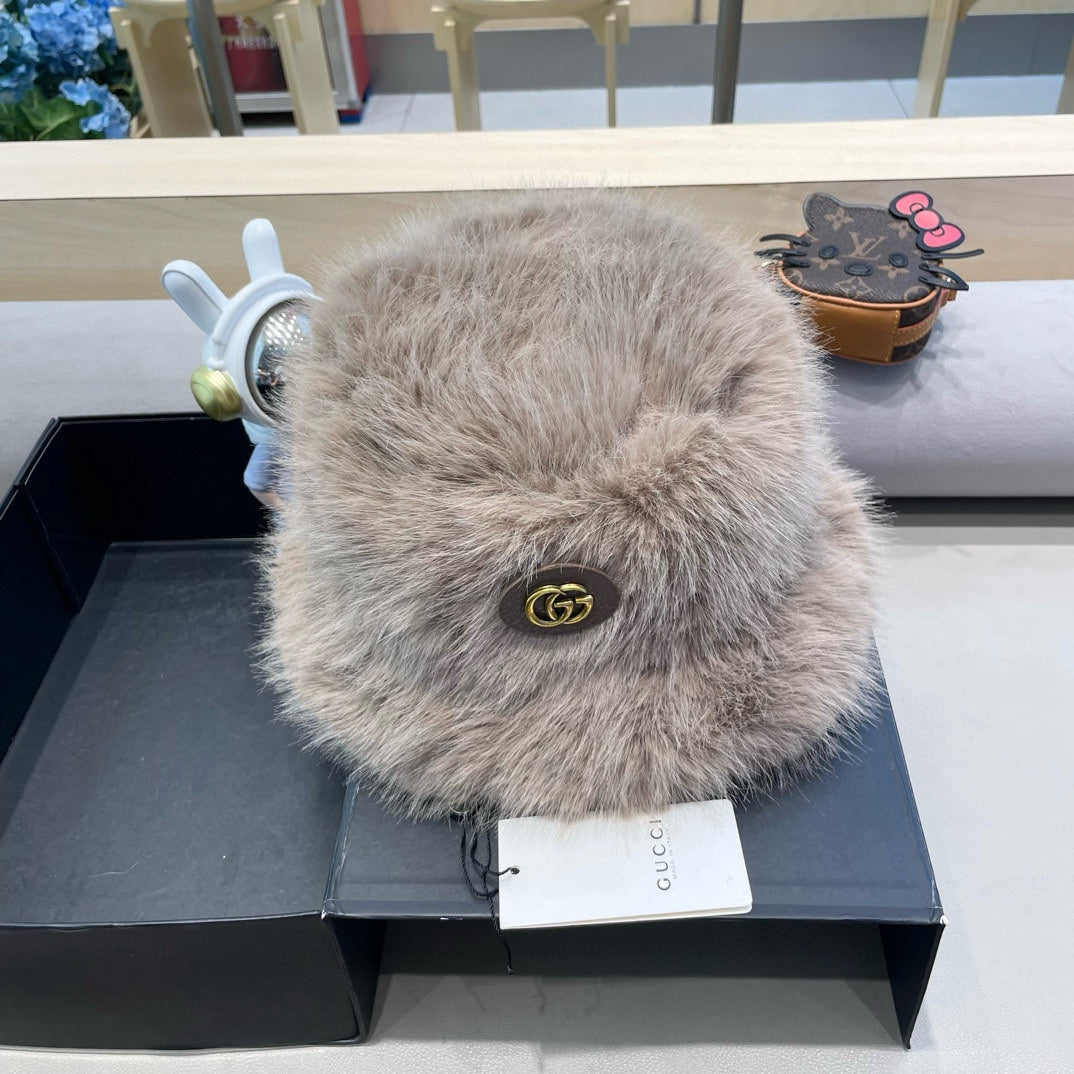 GUCCI BUCKET HAT IN KHAKI BROWN FOX FUR 404749