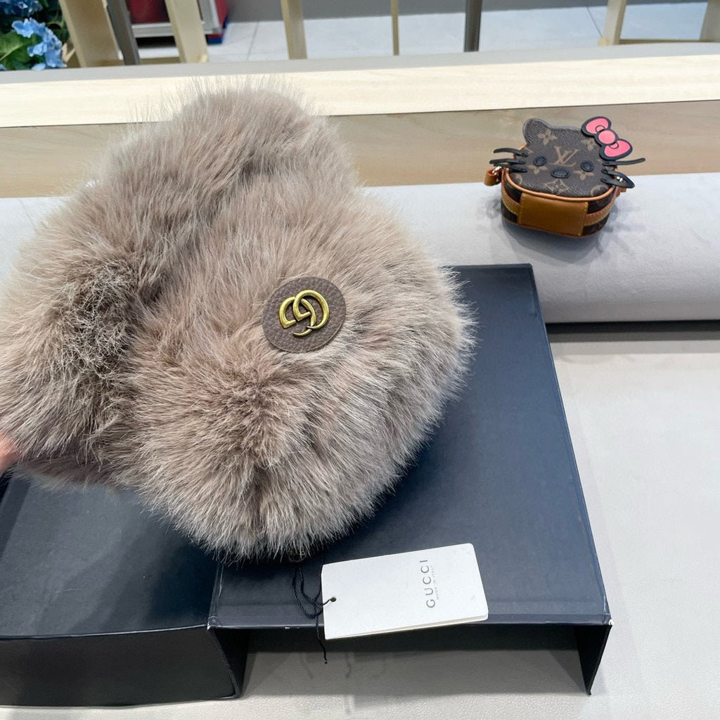 GUCCI BUCKET HAT IN KHAKI BROWN FOX FUR 404749