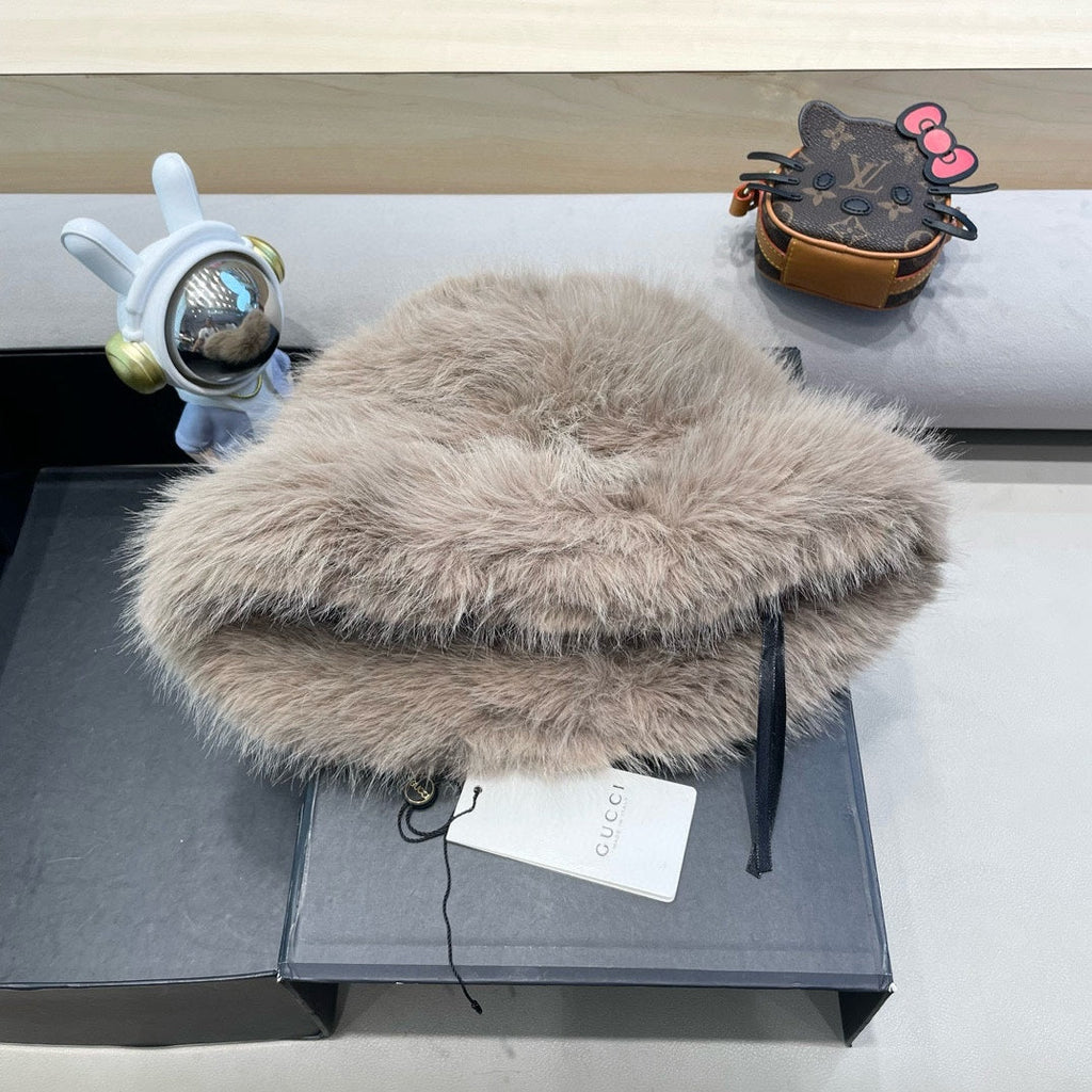 GUCCI BUCKET HAT IN KHAKI BROWN FOX FUR 404749