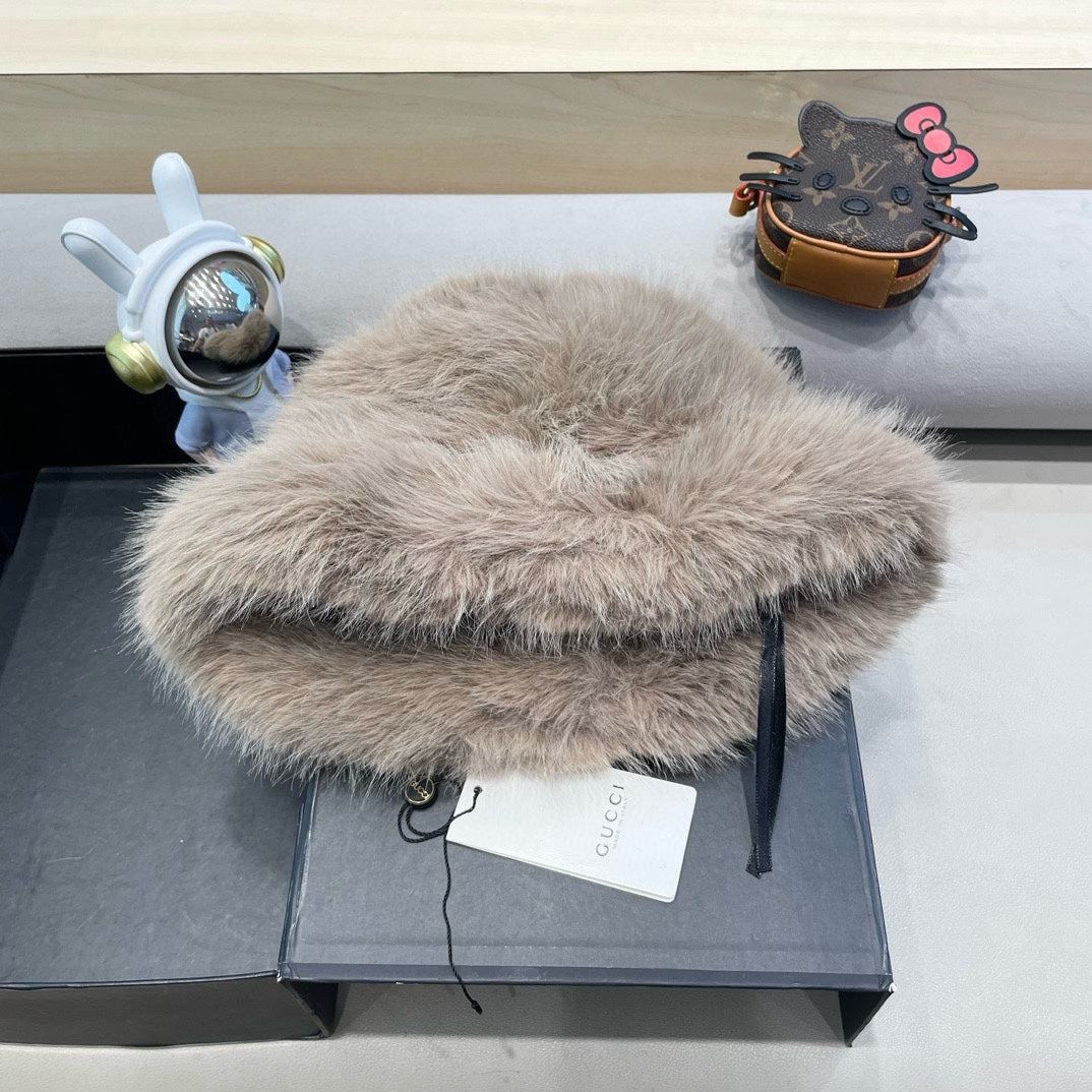 GUCCI BUCKET HAT IN KHAKI BROWN FOX FUR 404749