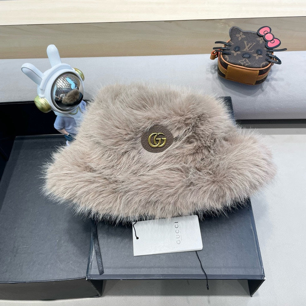 GUCCI BUCKET HAT IN KHAKI BROWN FOX FUR 404749