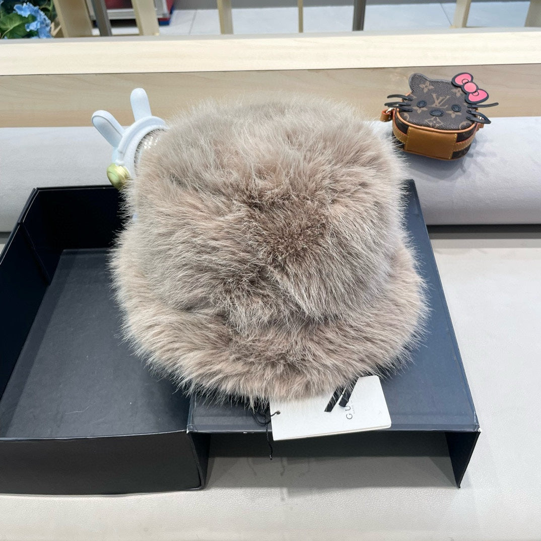 GUCCI BUCKET HAT IN KHAKI BROWN FOX FUR 404749