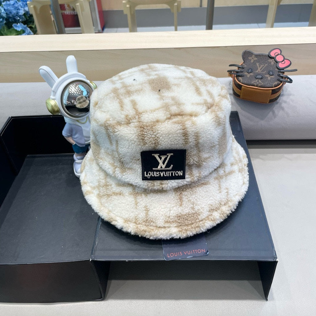 LOUIS VUITTON BUCKET HAT IN WHITE MIX BEIGE FLEECE 404740