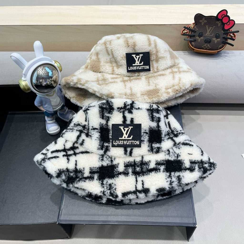 LOUIS VUITTON BUCKET HAT IN WHITE MIX BEIGE FLEECE 404740