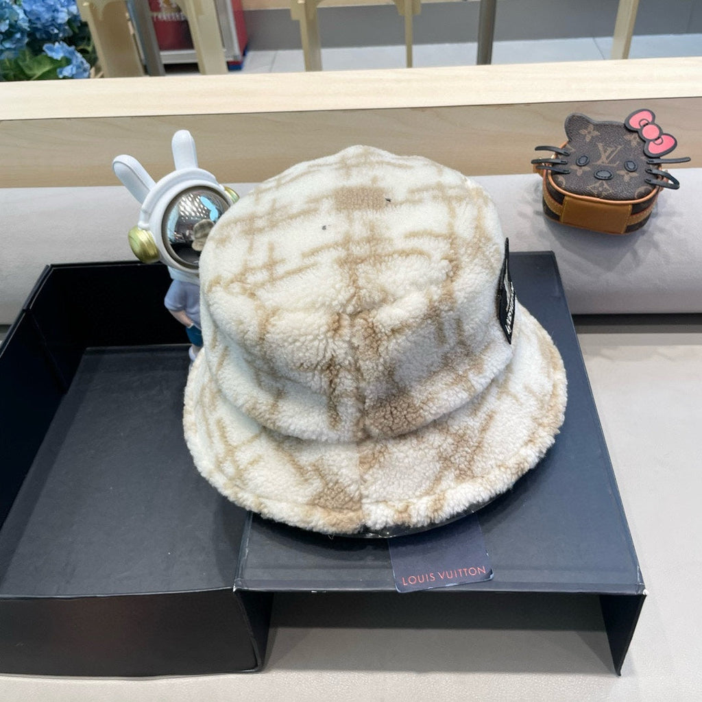 LOUIS VUITTON BUCKET HAT IN WHITE MIX BEIGE FLEECE 404740
