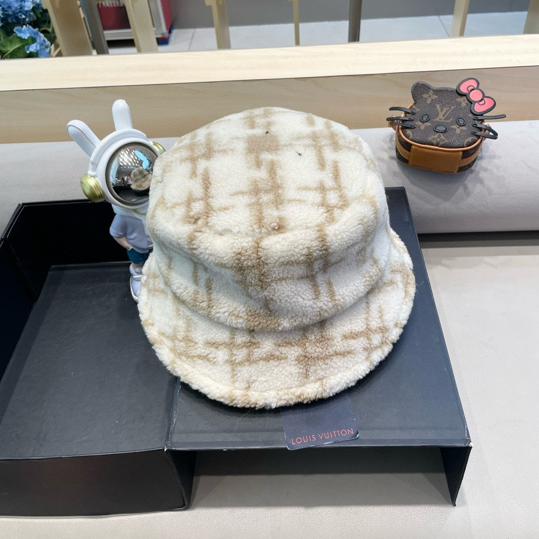 LOUIS VUITTON BUCKET HAT IN WHITE MIX BEIGE FLEECE 404740