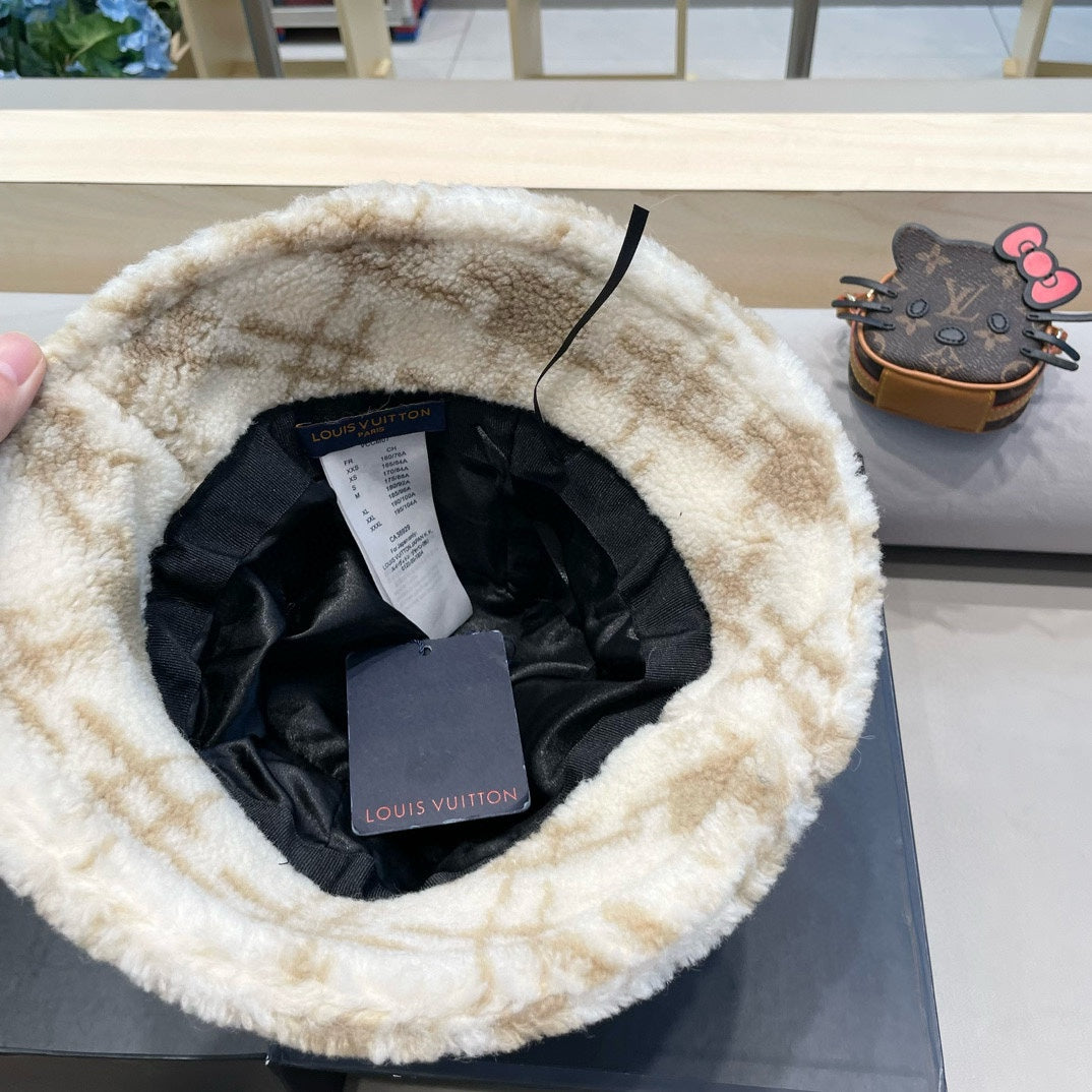 LOUIS VUITTON BUCKET HAT IN WHITE MIX BEIGE FLEECE 404740