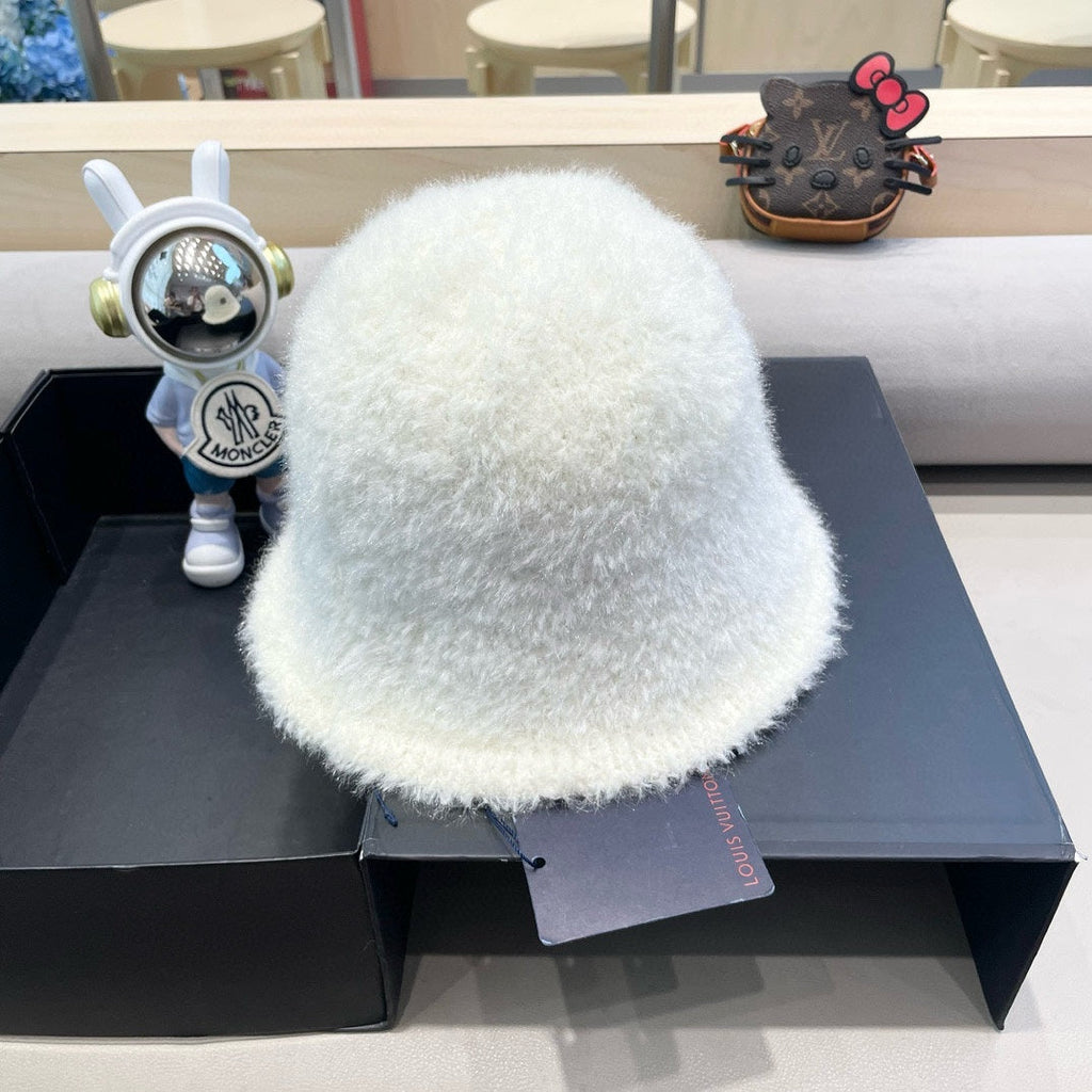 LOUIS VUITTON BUCKET HAT IN WHITE RABBIT FUR 404834
