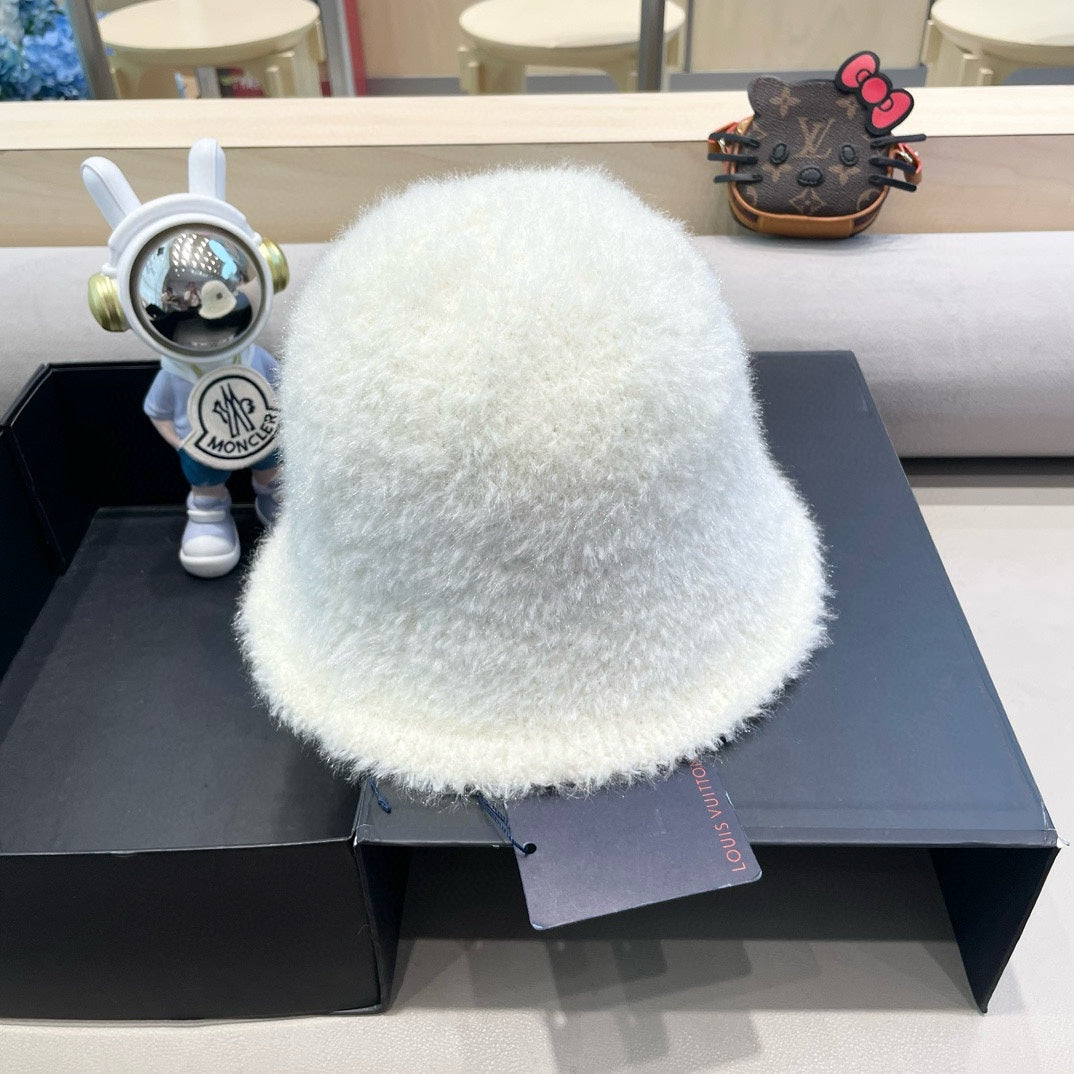 LOUIS VUITTON BUCKET HAT IN WHITE RABBIT FUR 404834