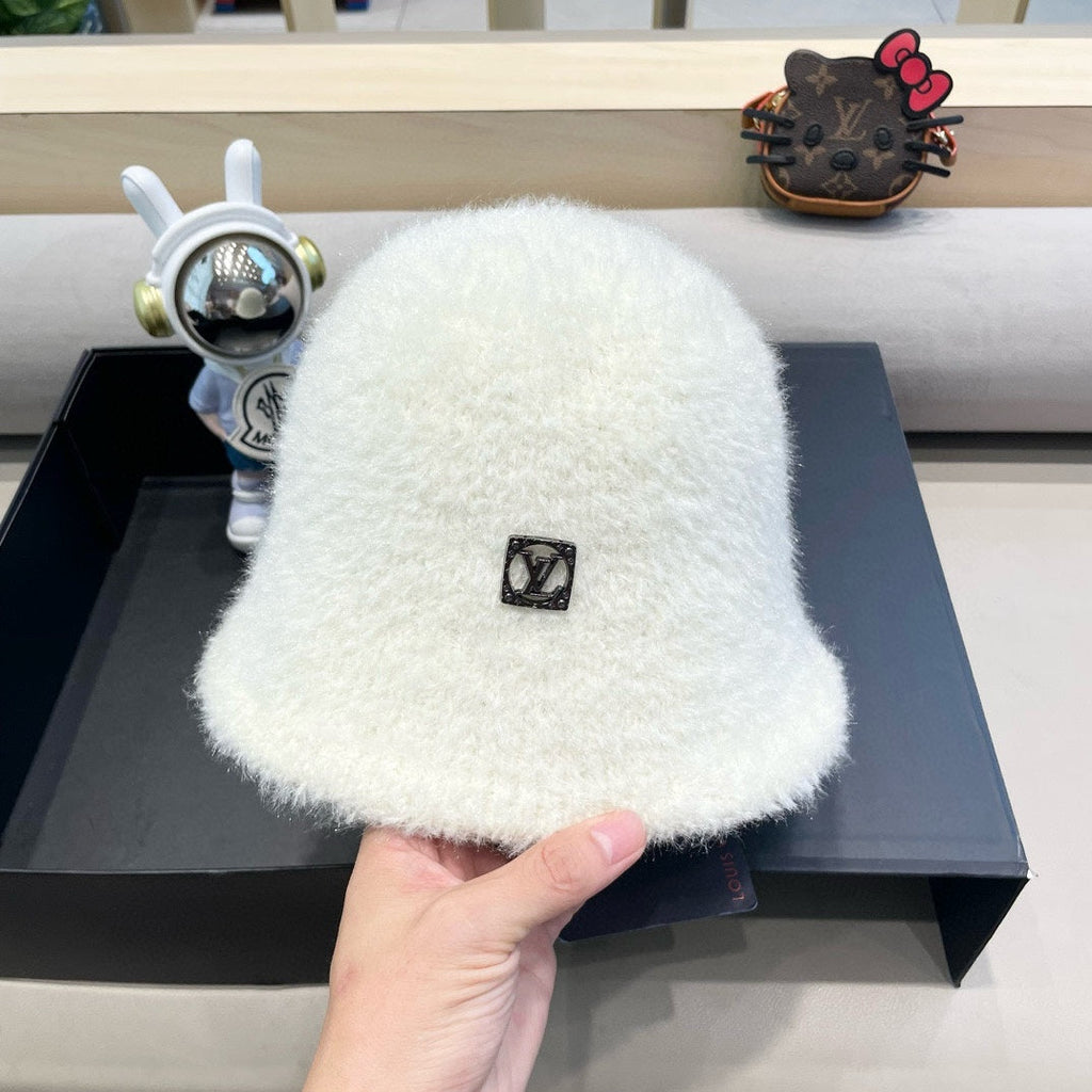 LOUIS VUITTON BUCKET HAT IN WHITE RABBIT FUR 404834