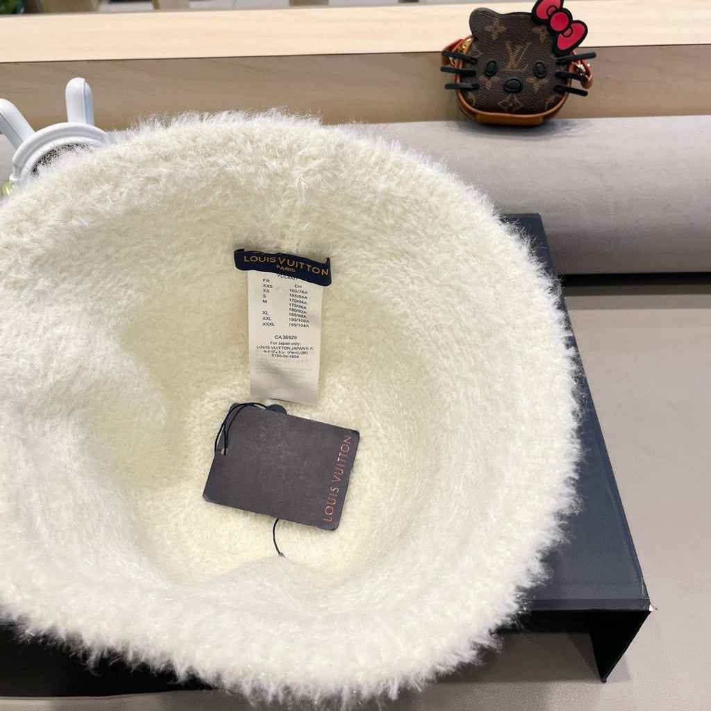LOUIS VUITTON BUCKET HAT IN WHITE RABBIT FUR 404834