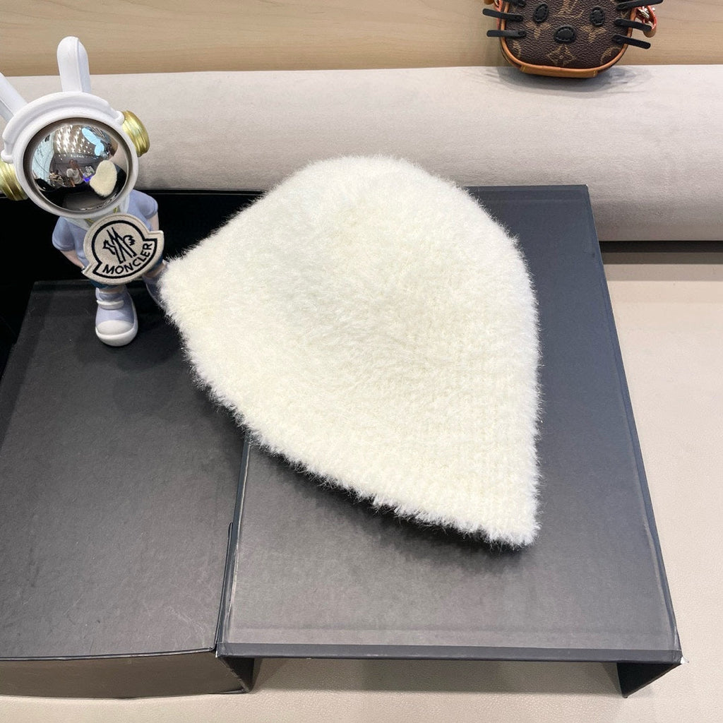 LOUIS VUITTON BUCKET HAT IN WHITE RABBIT FUR 404834