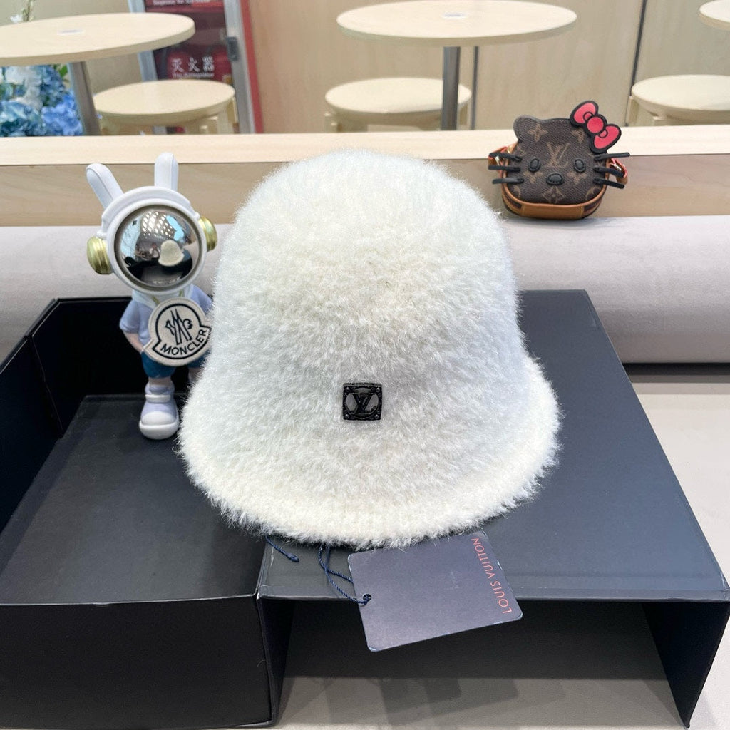 LOUIS VUITTON BUCKET HAT IN WHITE RABBIT FUR 404834