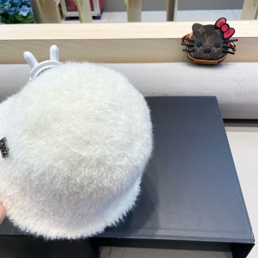 LOUIS VUITTON BUCKET HAT IN WHITE RABBIT FUR 404834