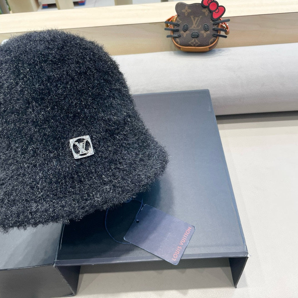LOUIS VUITTON BUCKET HAT IN BLACK RABBIT FUR 404833