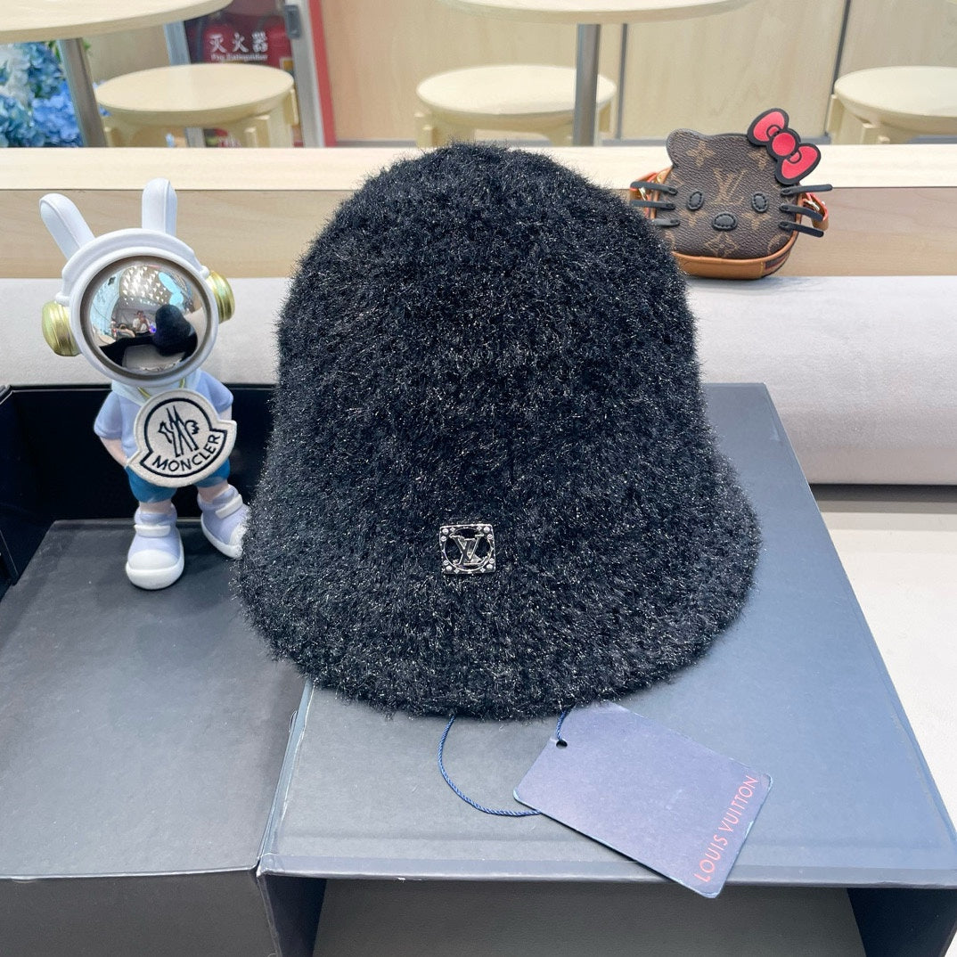 LOUIS VUITTON BUCKET HAT IN BLACK RABBIT FUR 404833